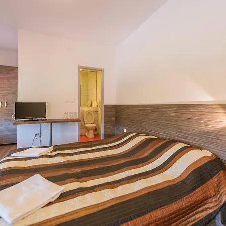 Veritas Motel *